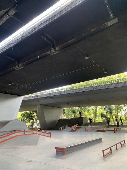 Fly Over Slipi Skatepark