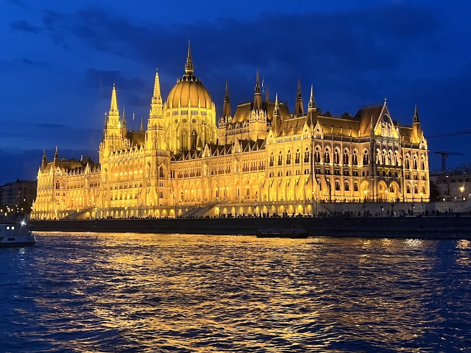 Legenda City Cruises
