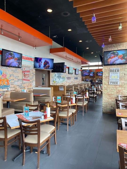 Hooters Salitre