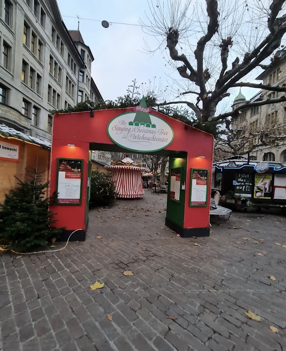 Singing Christmas Tree