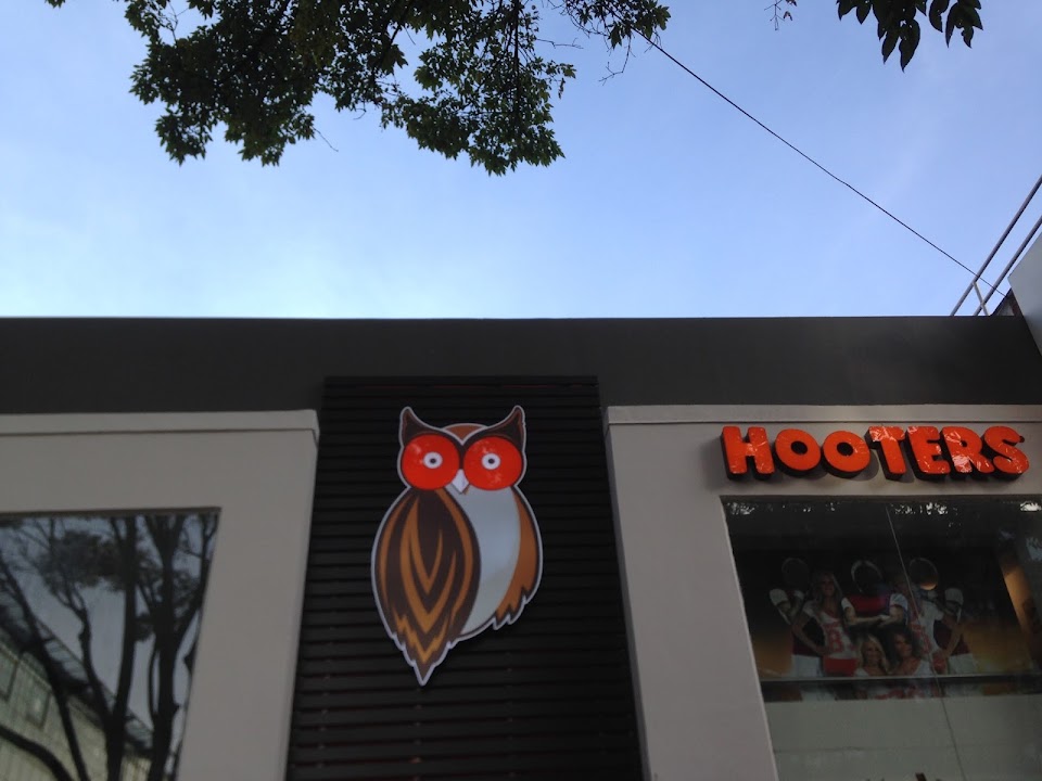 Hooters Zona T