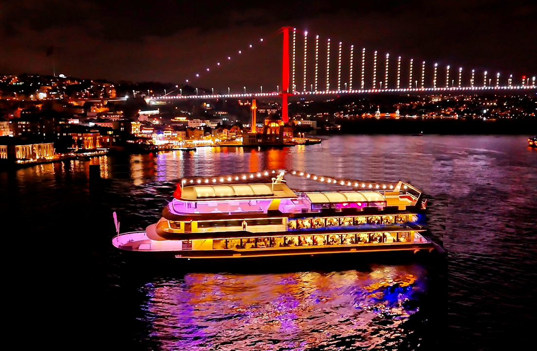 Mega Lüfer Yachts | Bosphorus Dinner Cruise İstanbul | Sunset & Daytime Tours