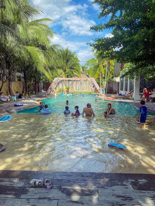 Beaver Club: Family Cafe, Pool, Camps & Events