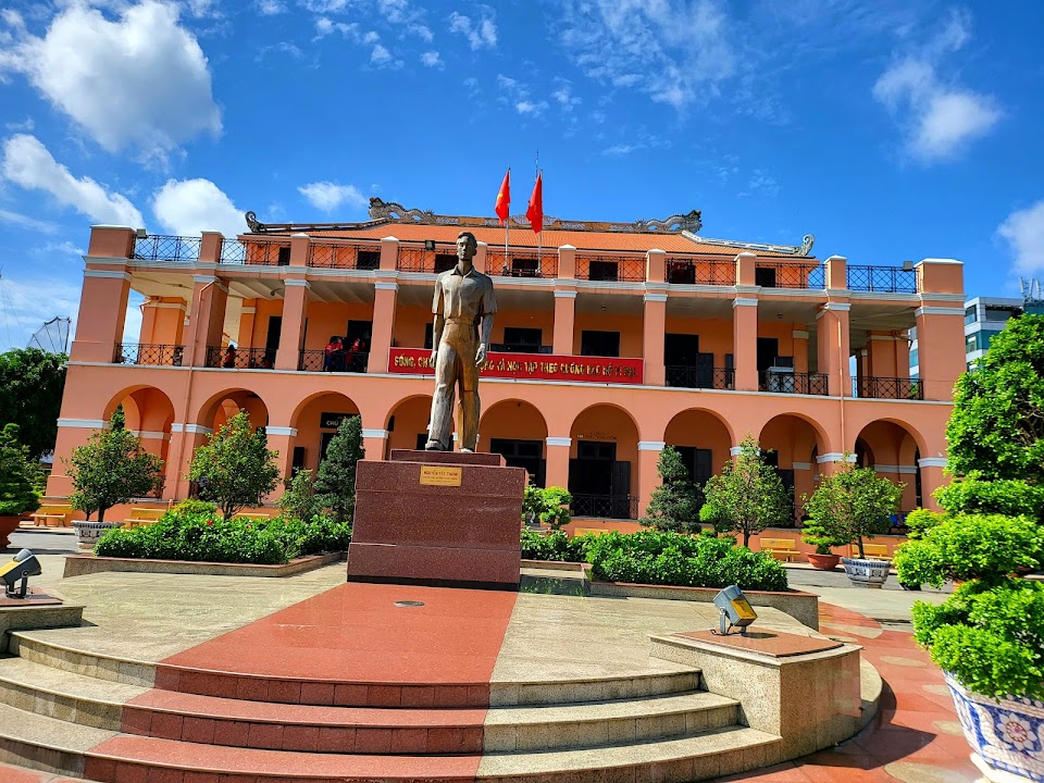 Dragon House Harbor - Ho Chi Minh Museum