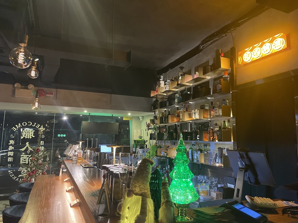 Hand Shaken Cocktail bar