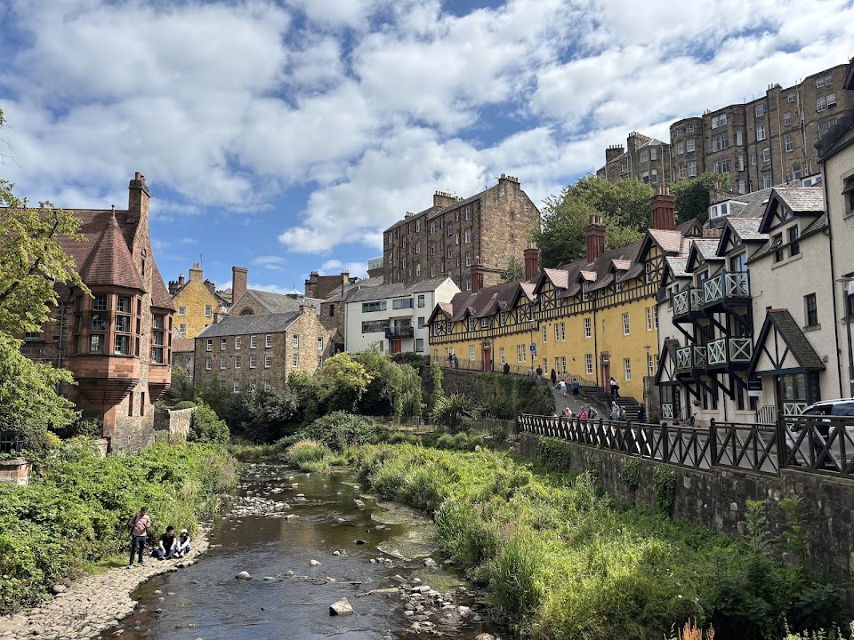 View point of Water of Leith Walkway