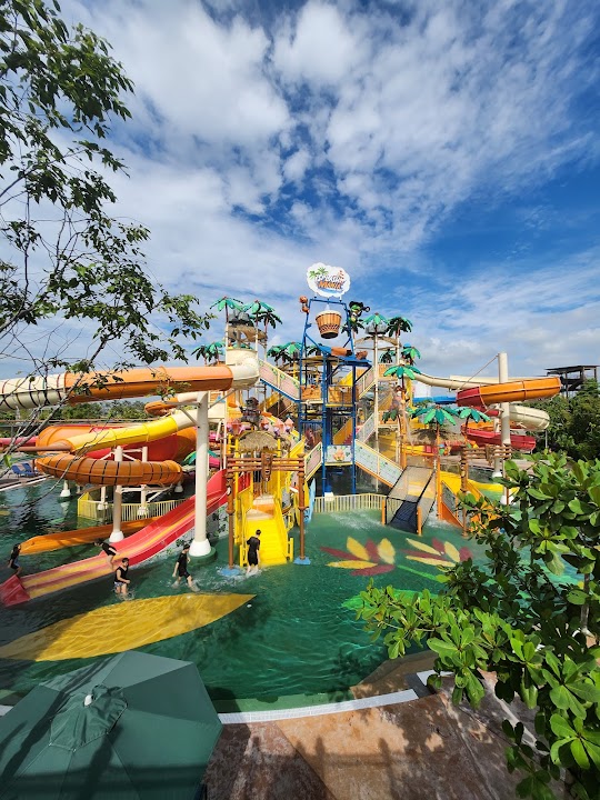 SplashMania WaterPark