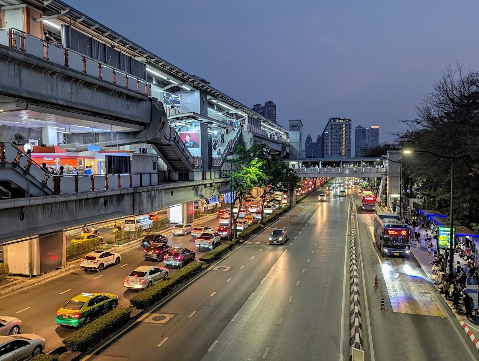 Mo Chit