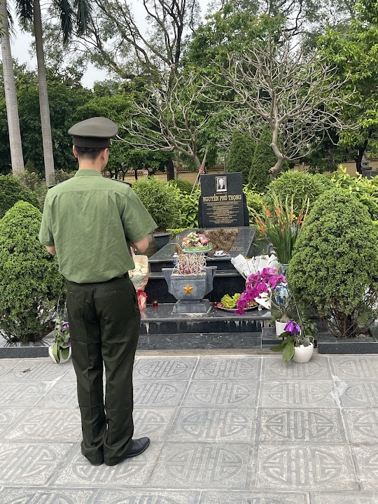 Mai Dich Cemetery