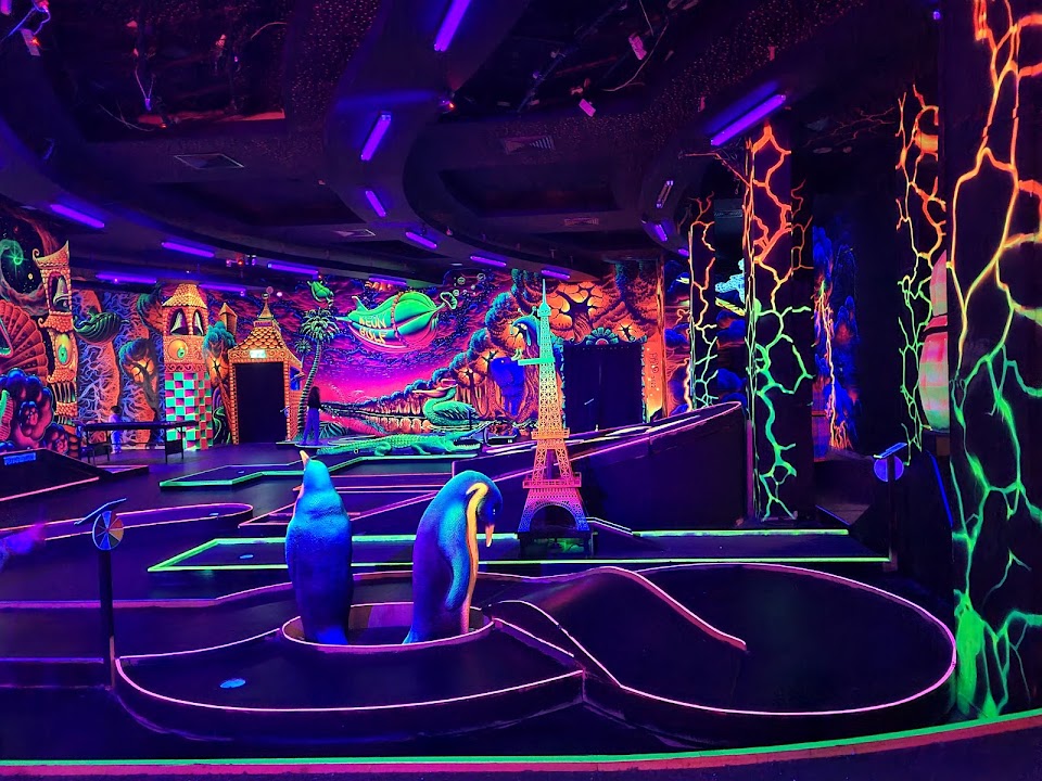 ניאון מיני גולף Neon Mini Golf