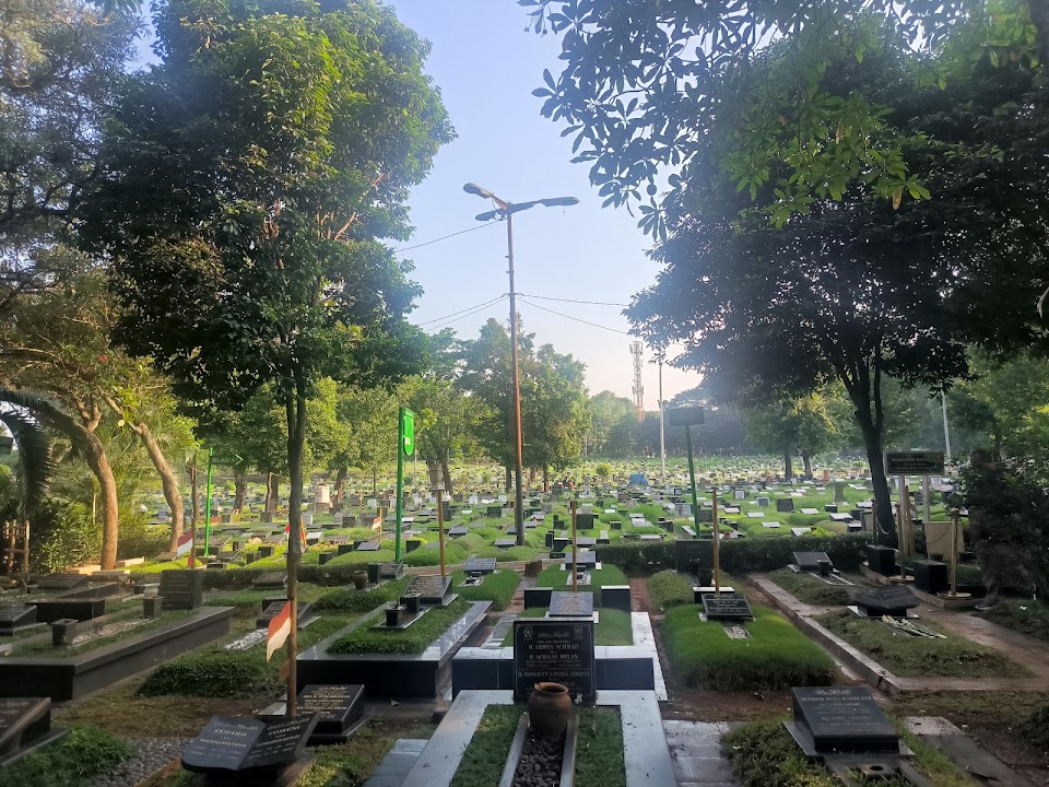 Tanah Kusir Public Cemetery