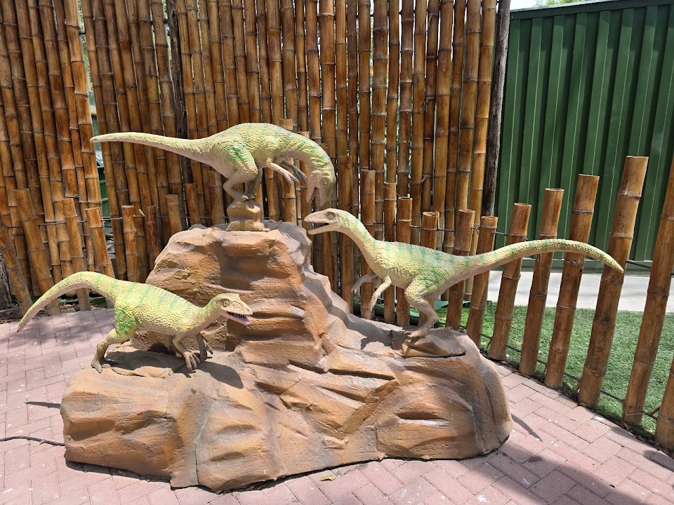 PARQUE SINCHI ROCA COMAS