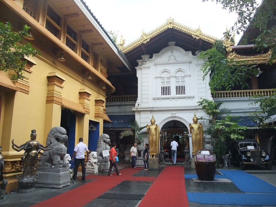 Gangaramaya Temple Colombo — Colombo experience