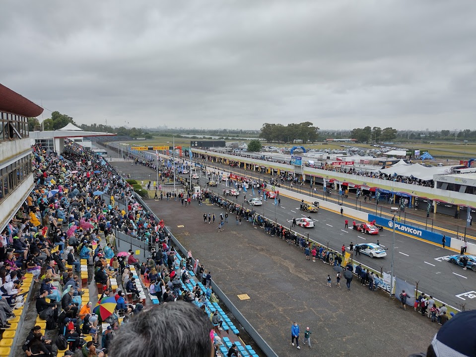 Oscar and Juan Gálvez Car Racing Track