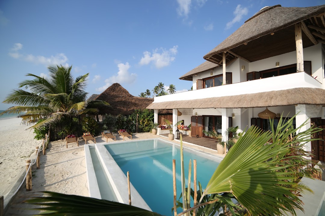 JOYA' BEACH SUITES & VILLA