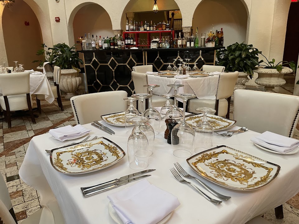 Gianni's At The Former Versace Mansion