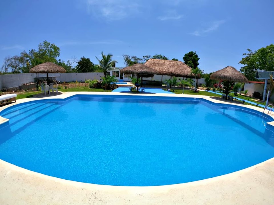 Hacienda y piscinas de 3 Reyes