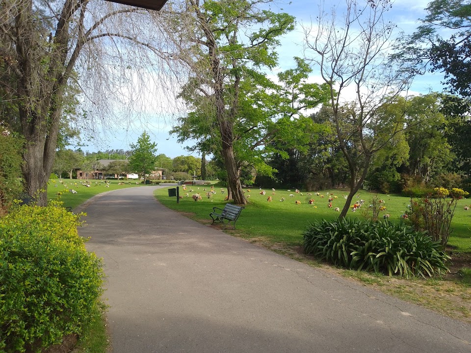 Iraola Park Cemetery
