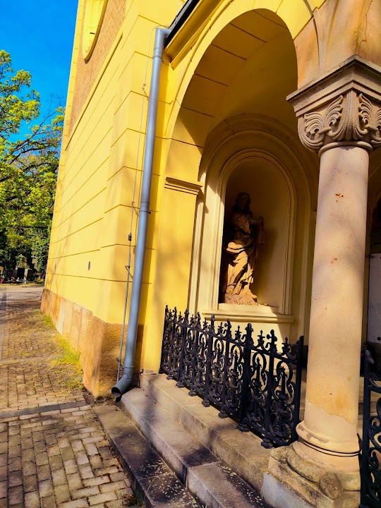 Malvazinky Cemetery — Prague experience