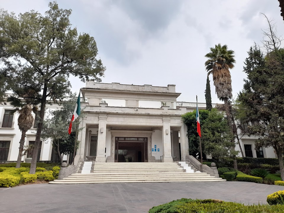 Complejo Cultural de Los Pinos