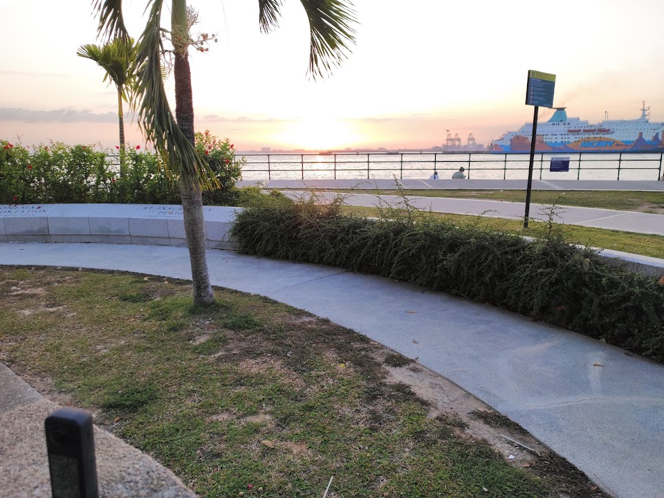 Linear Garden, Esplanade.