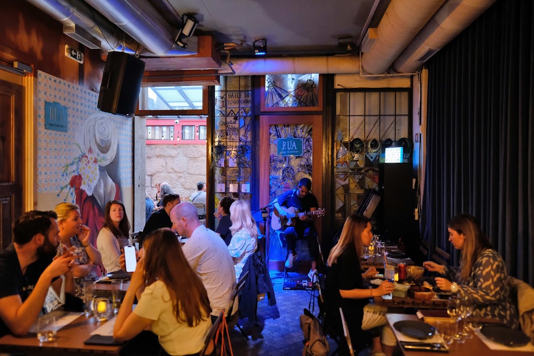 Rua Tapas Restaurant & Live Music Bar