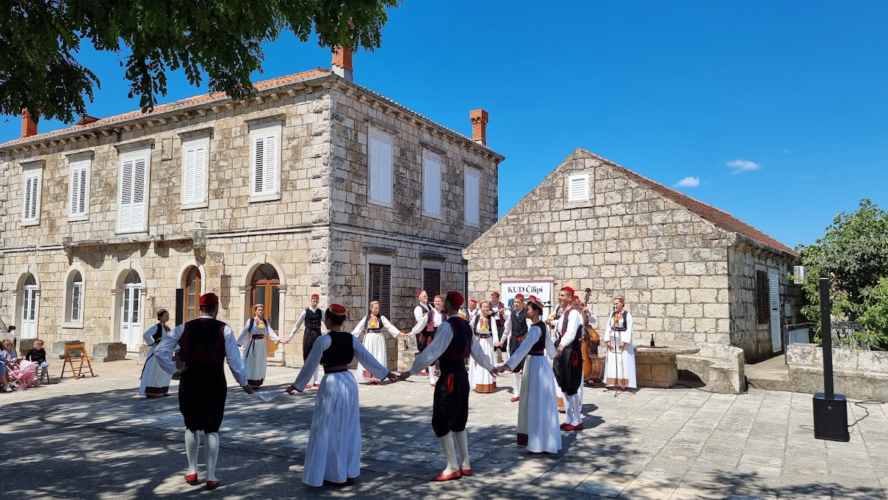 ČILIPI FOLKLOR - KULTURNO UMJETNIČKO DRUŠTVO ČILIPI