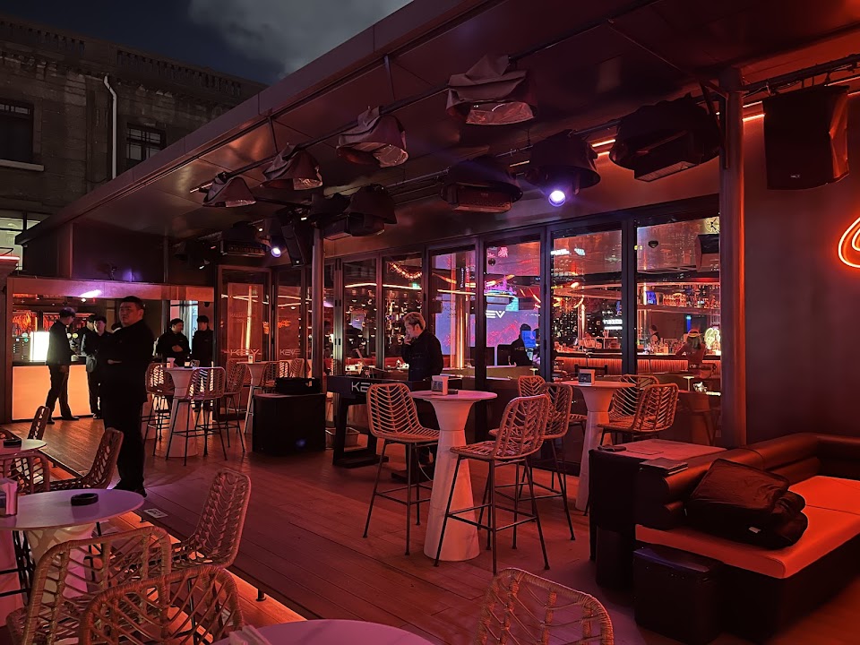 Bar Rouge