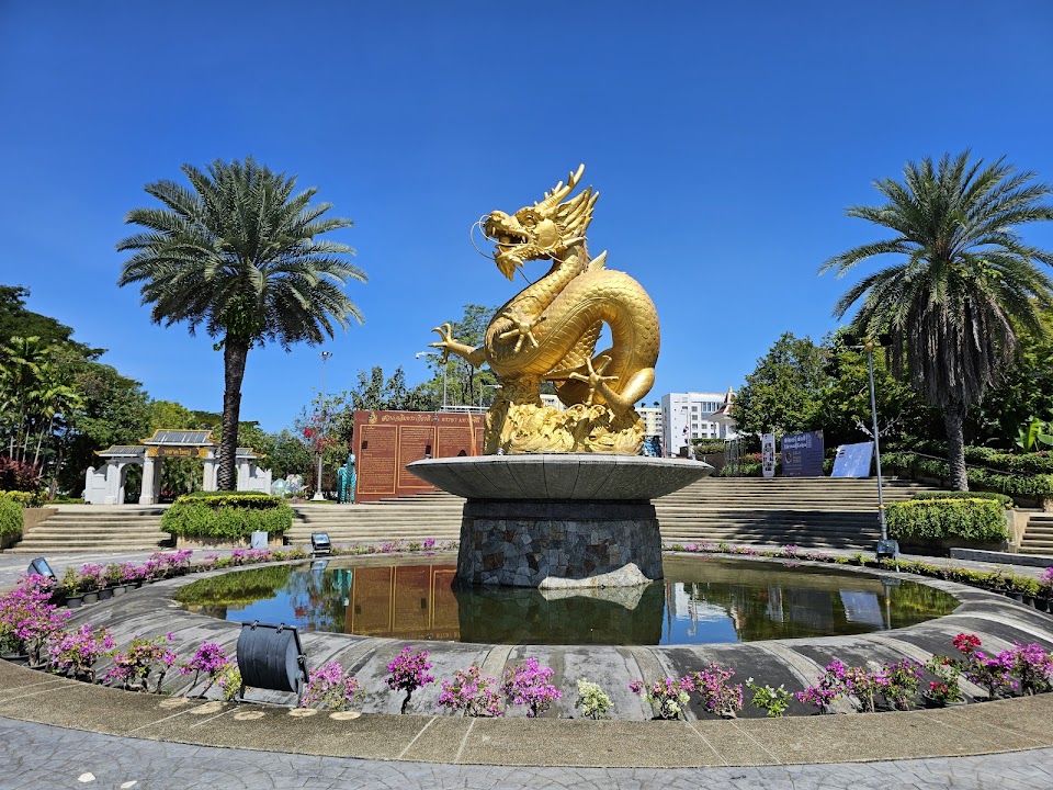 Hai Leng Ong Statue (Golden Dragon Monument)