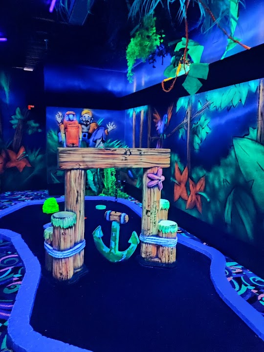 Goolfy Blacklight Minigolf