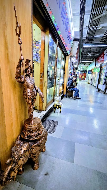 Yashwant Place Shopping Complex