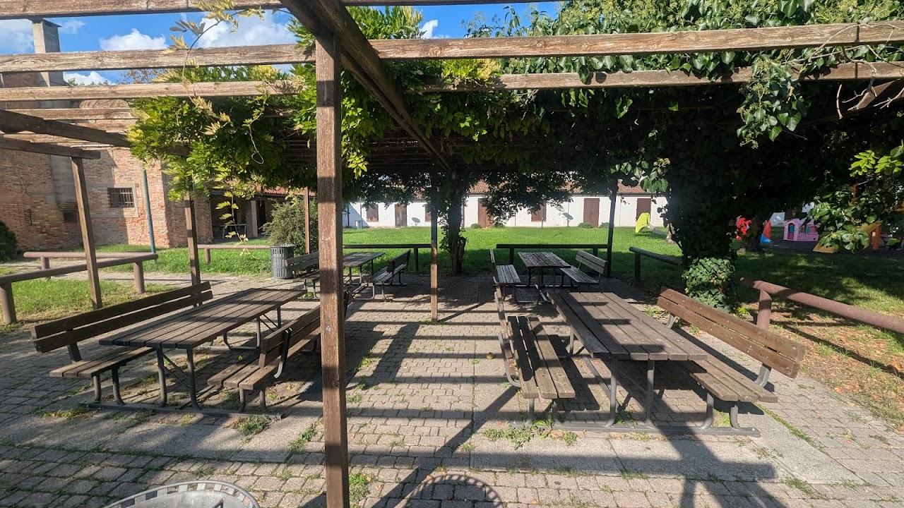 Picnic area and kids' playground
