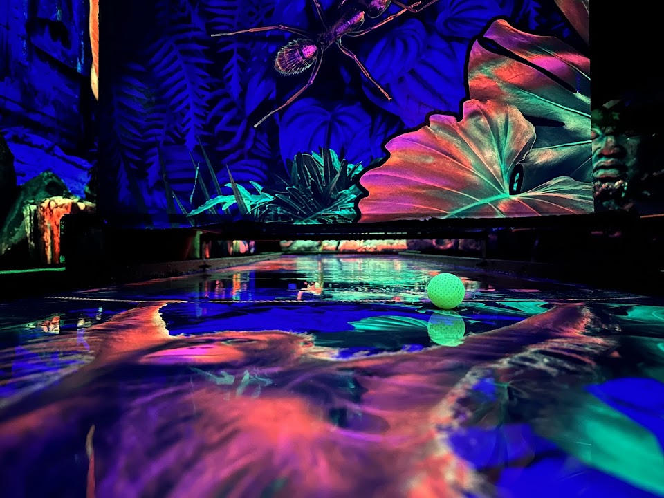 Exus München - 3D Neongolf — Munich experience