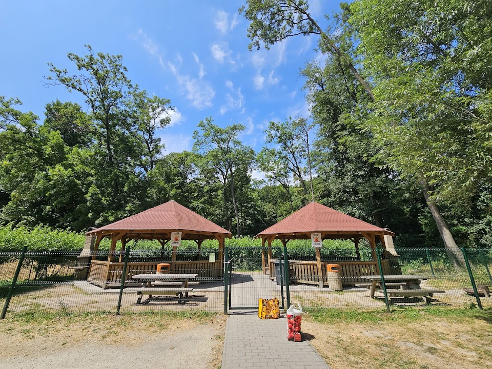 Partizánska Meadow Double Shelter