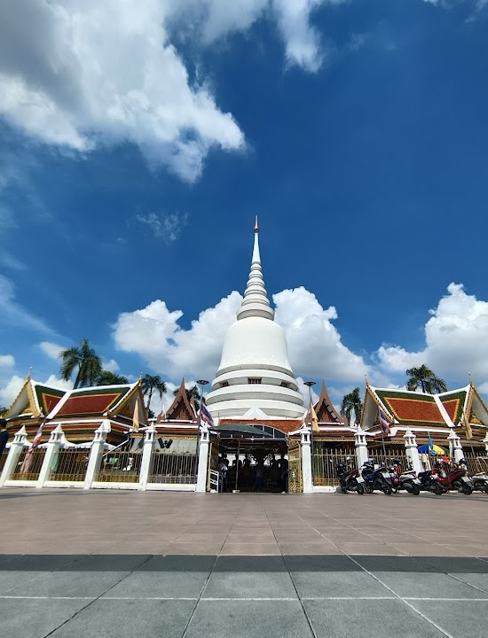 Wat Phra Sri Mahathat Wora Maha Wiharn