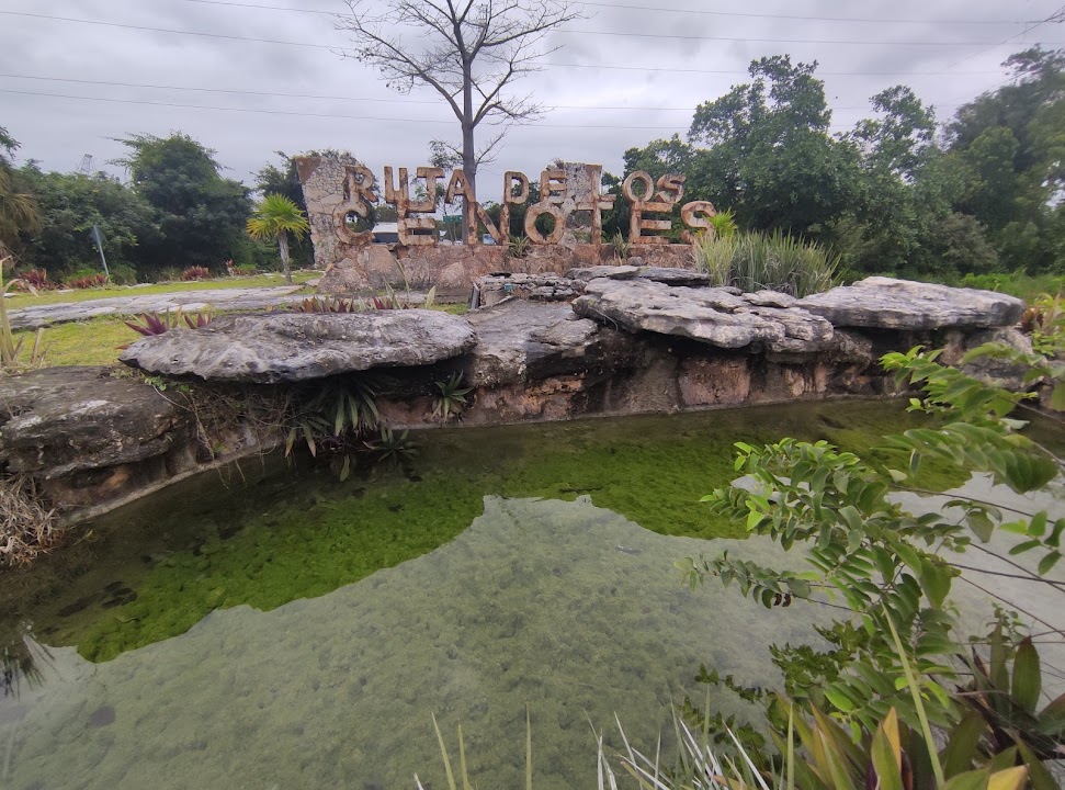 Monumento Ruta de los Cenotes