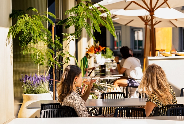 DAR Restaurant & Cafe