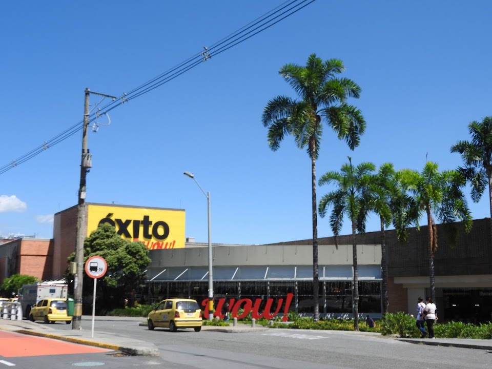 Éxito Calle 80