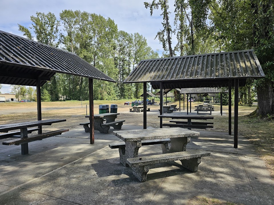 Burnaby Fraser Foreshore Park Picnic Areas