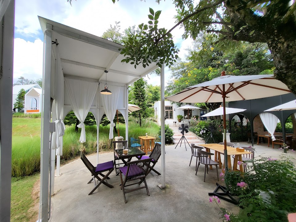 Fleur Cafe & Eatery