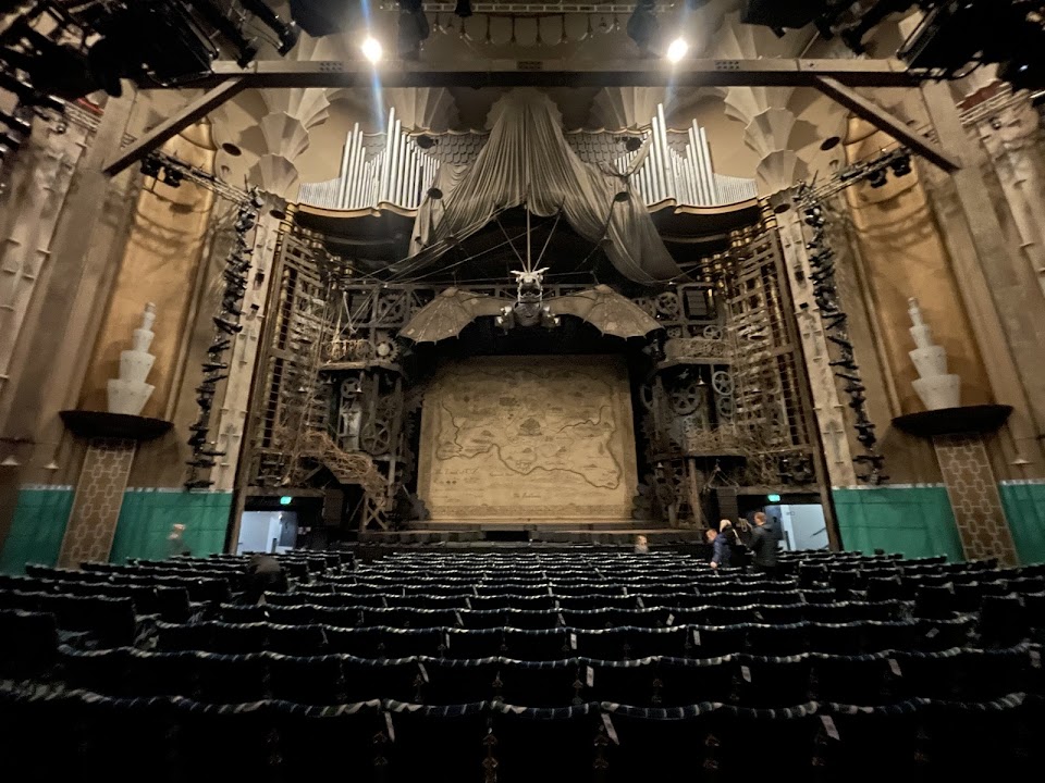 Apollo Victoria Theatre