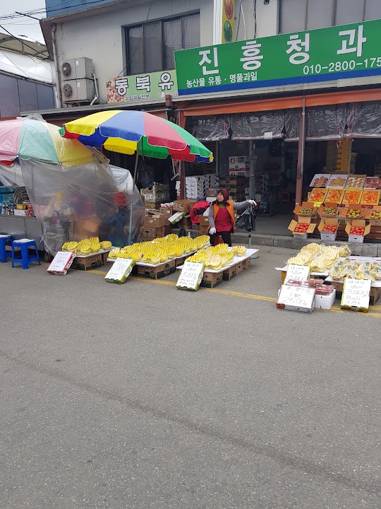 Cheongnyangni Fruit & Vegetable Market