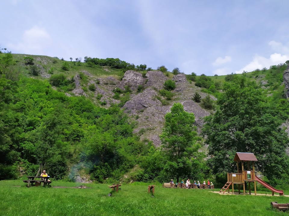 Piknikové místo a dětské hřiště