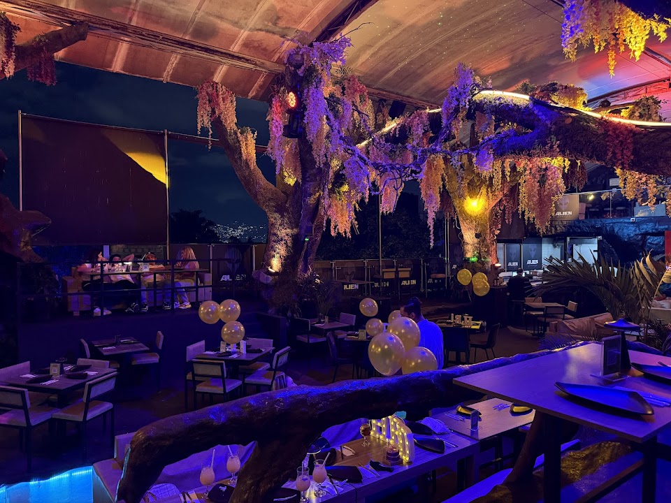Alien Lounge