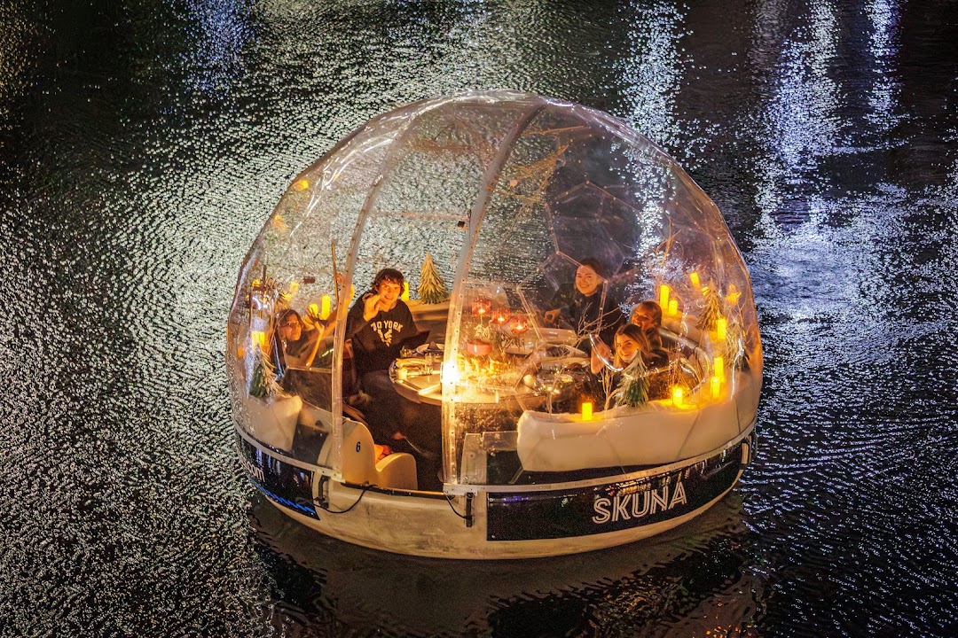 Skuna - Sauna, BBQ, Hot Tub & Igloo Boats (Canary Wharf) — London experience