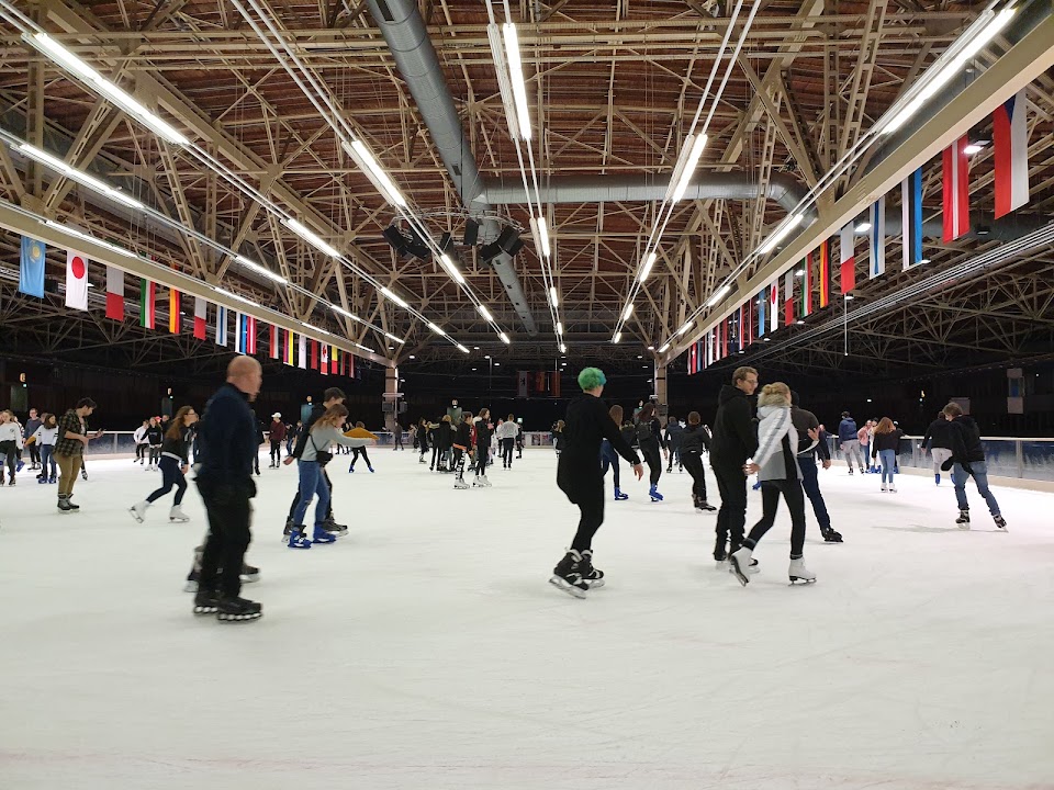 Eisschnelllaufhalle im Sportforum Berlin