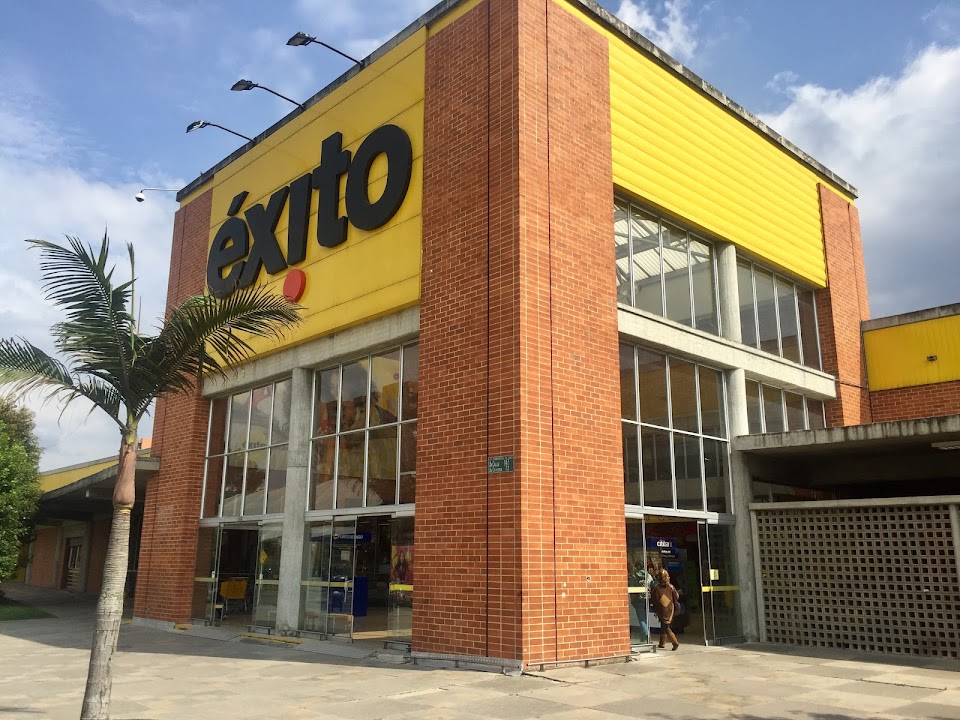 Éxito Wow Colina