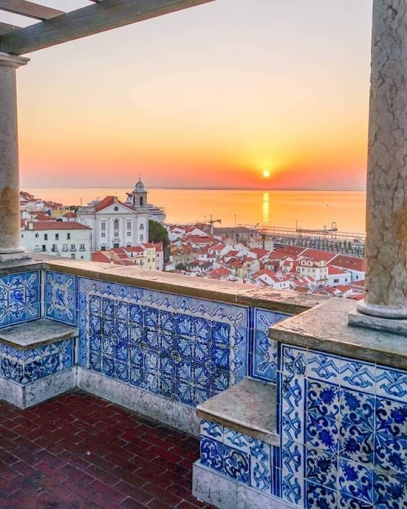 Miradouro de Santa Luzia — Lisbon experience