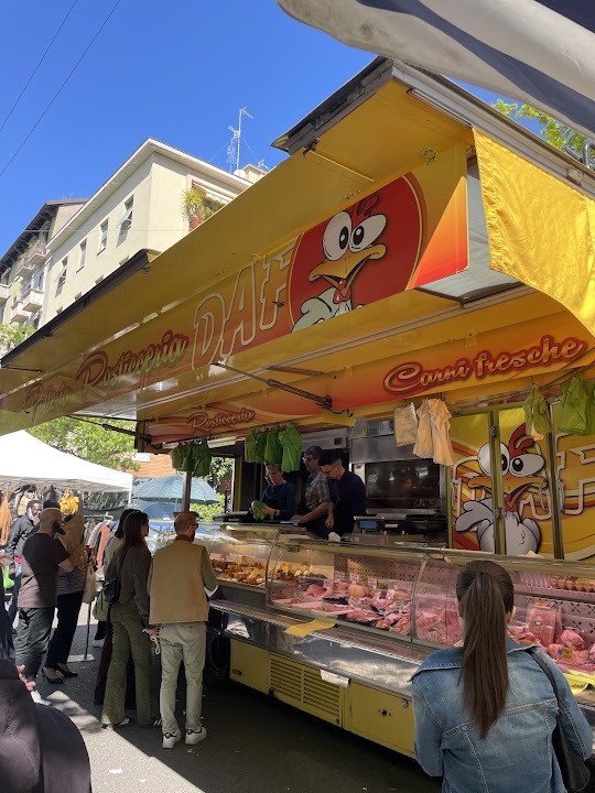Mercato sabato via fauché banco di Luca&Marika