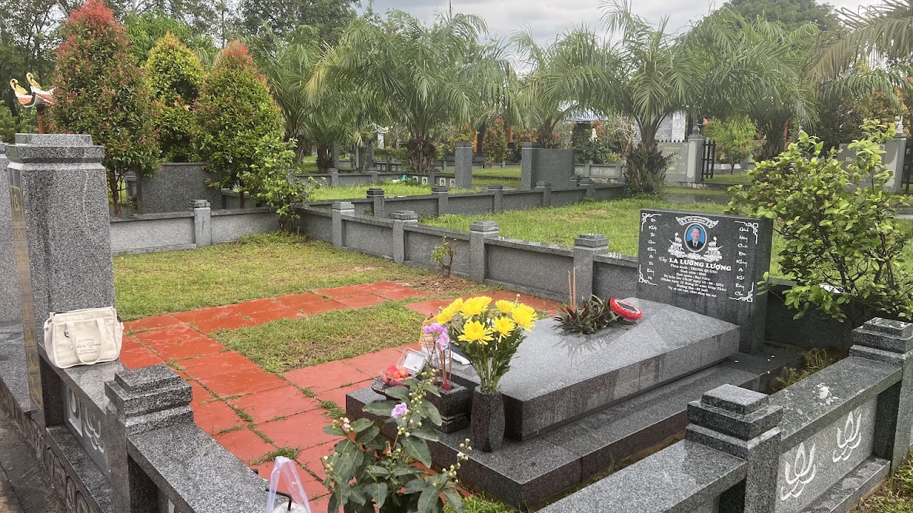 Hoa Vien Binh Duong Cemetery